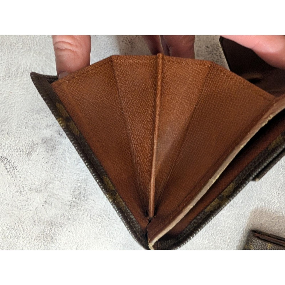 Authentic Vintage Louis Vuitton Monogram envelope coin wallet. Date Code 821 - Picture 13 of 14